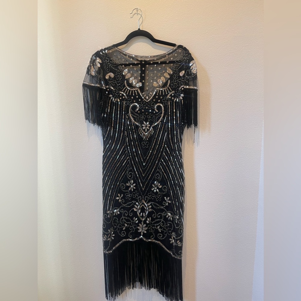 Black roaring 20’s inspired flapper dress